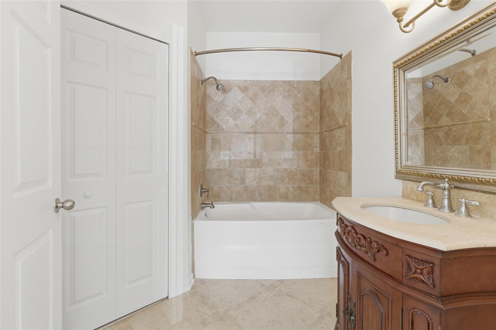 5971 WESTGATE DR #1221