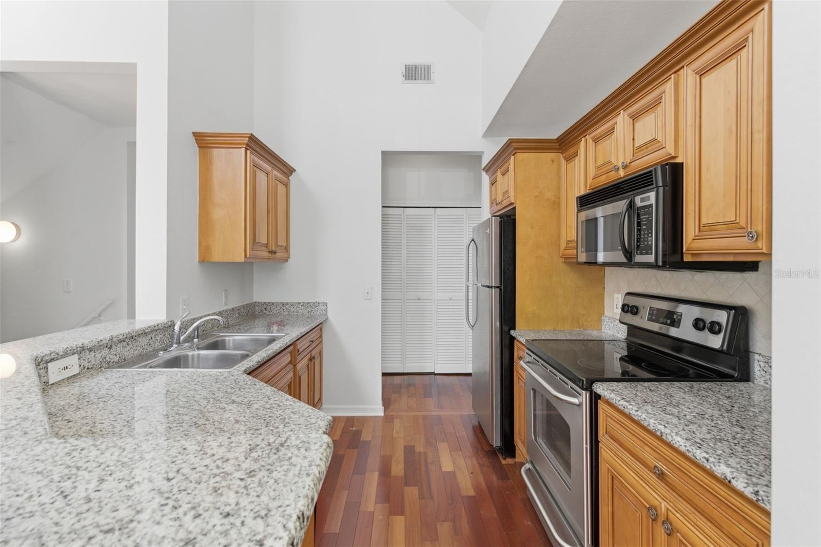 5971 WESTGATE DR #1221