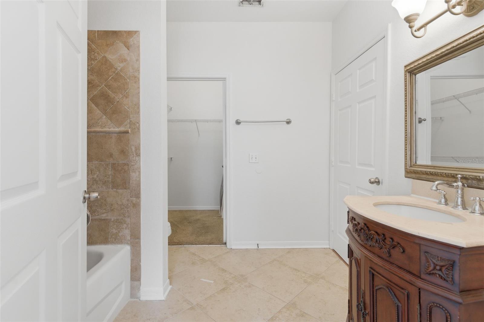 5971 WESTGATE DR #1221