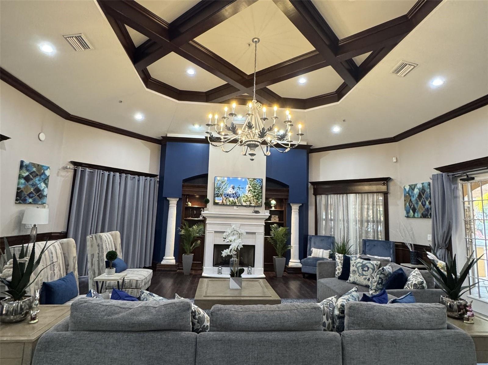 5483 VINELAND RD #10201