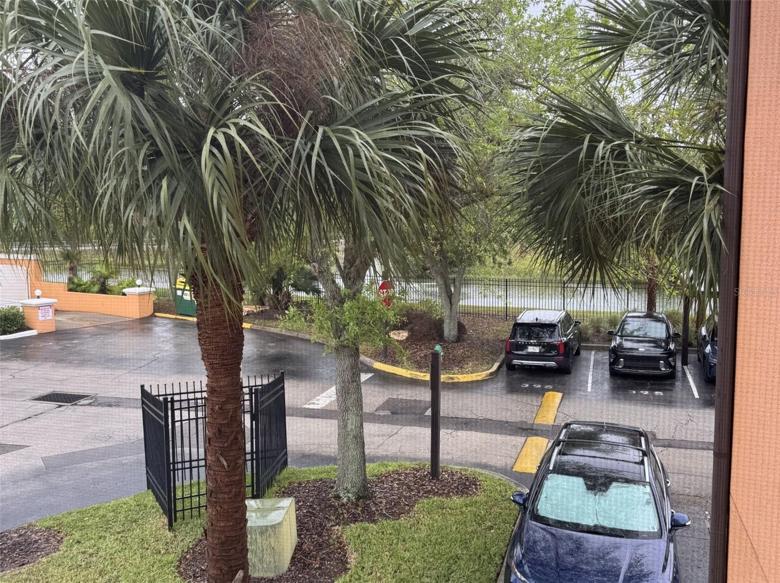 5483 VINELAND RD #10201