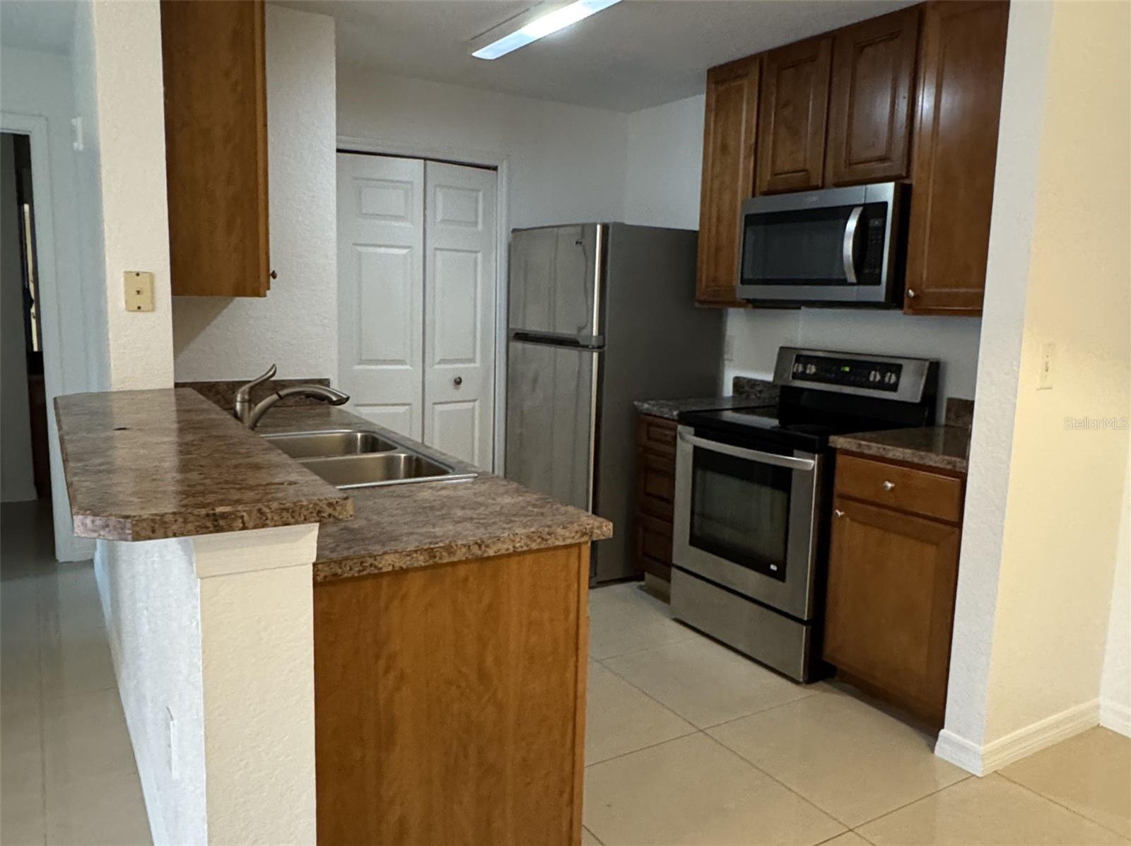 5483 VINELAND RD #10201