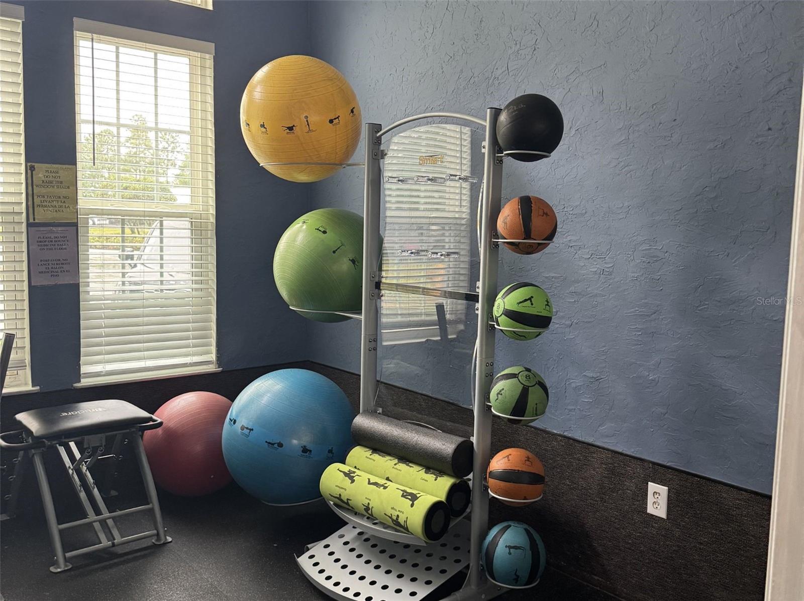 5483 VINELAND RD #10201