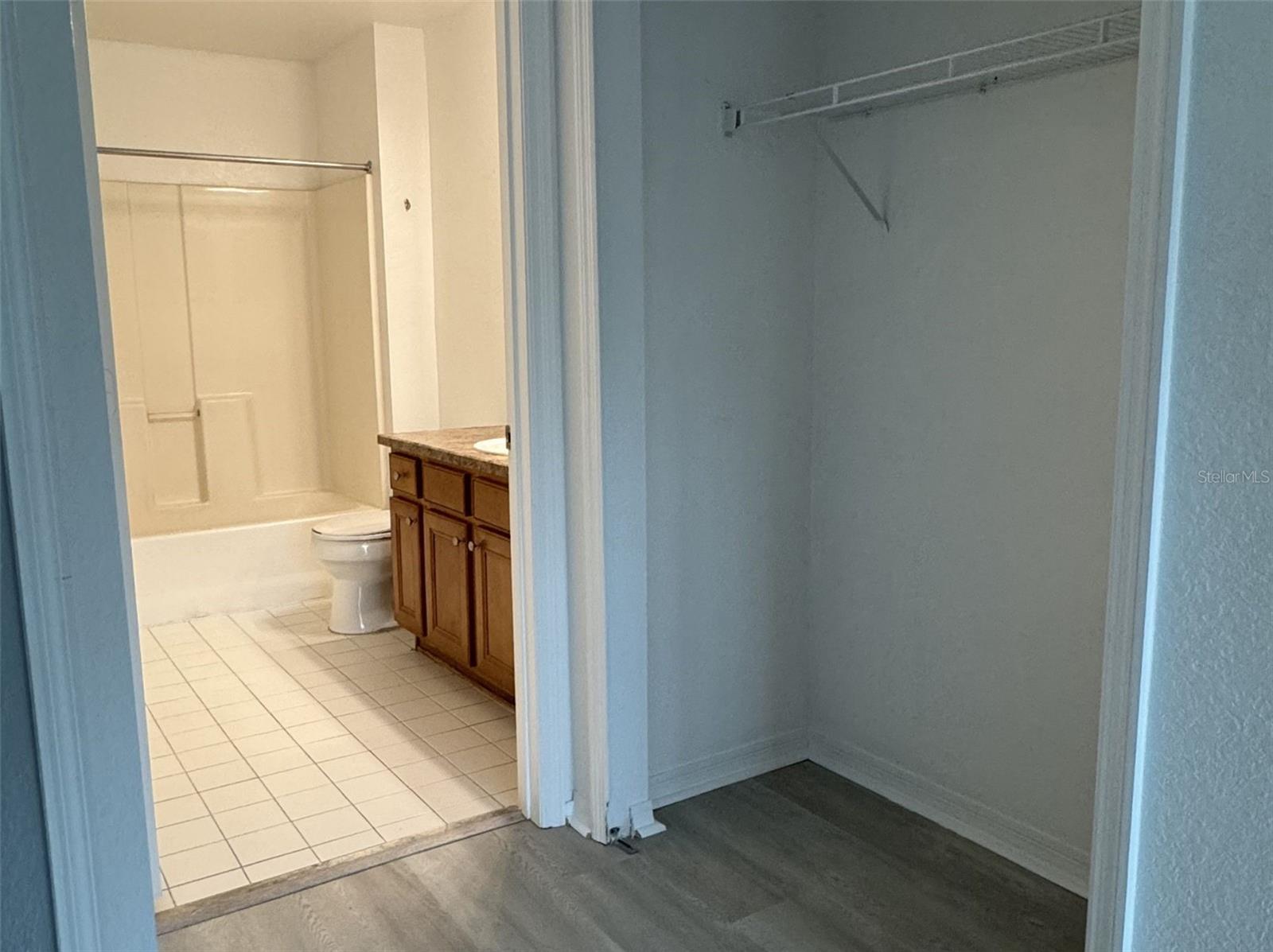 5483 VINELAND RD #10201