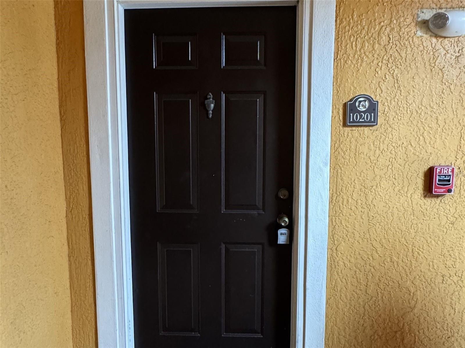 5483 VINELAND RD #10201