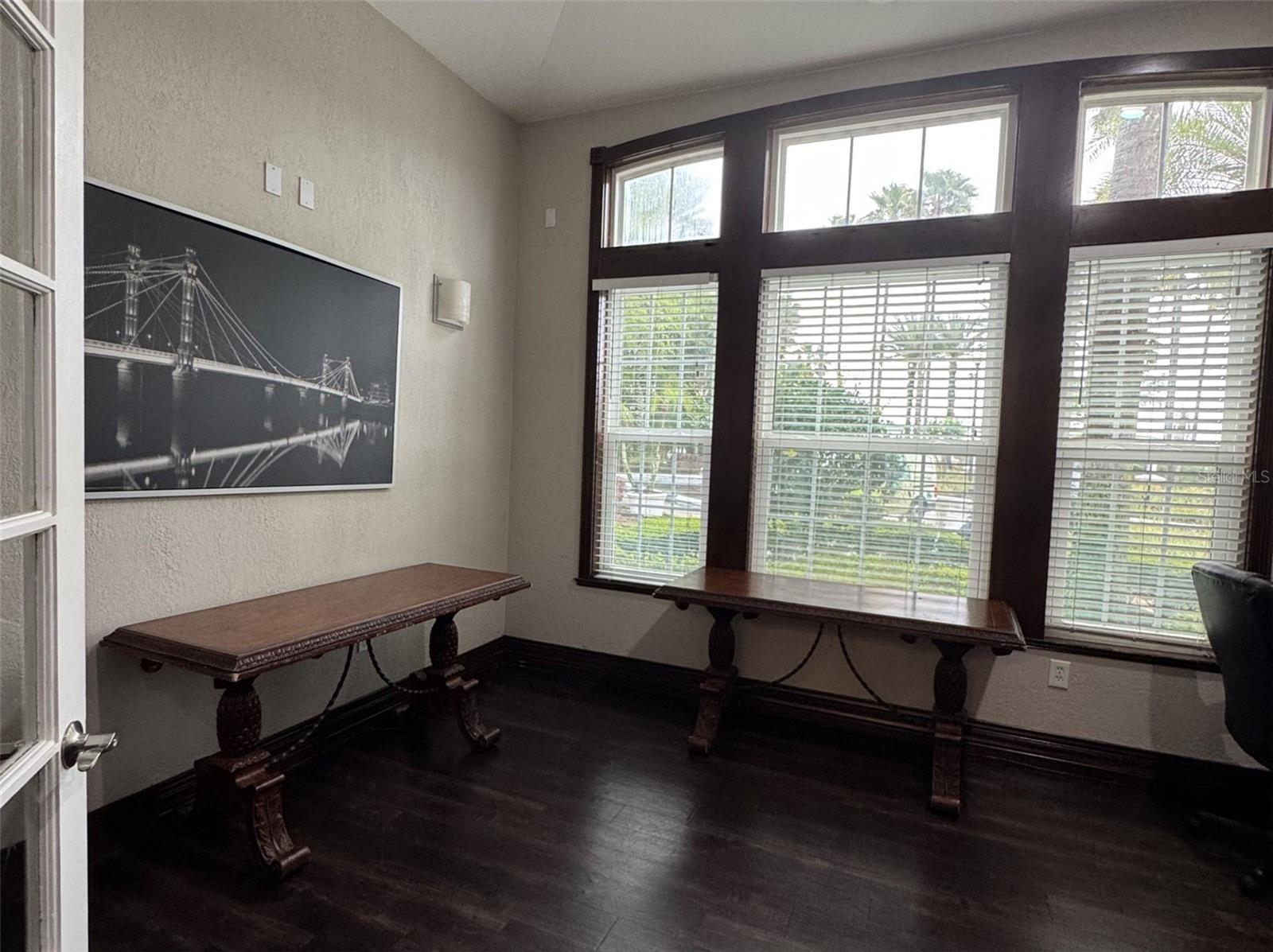 5483 VINELAND RD #10201