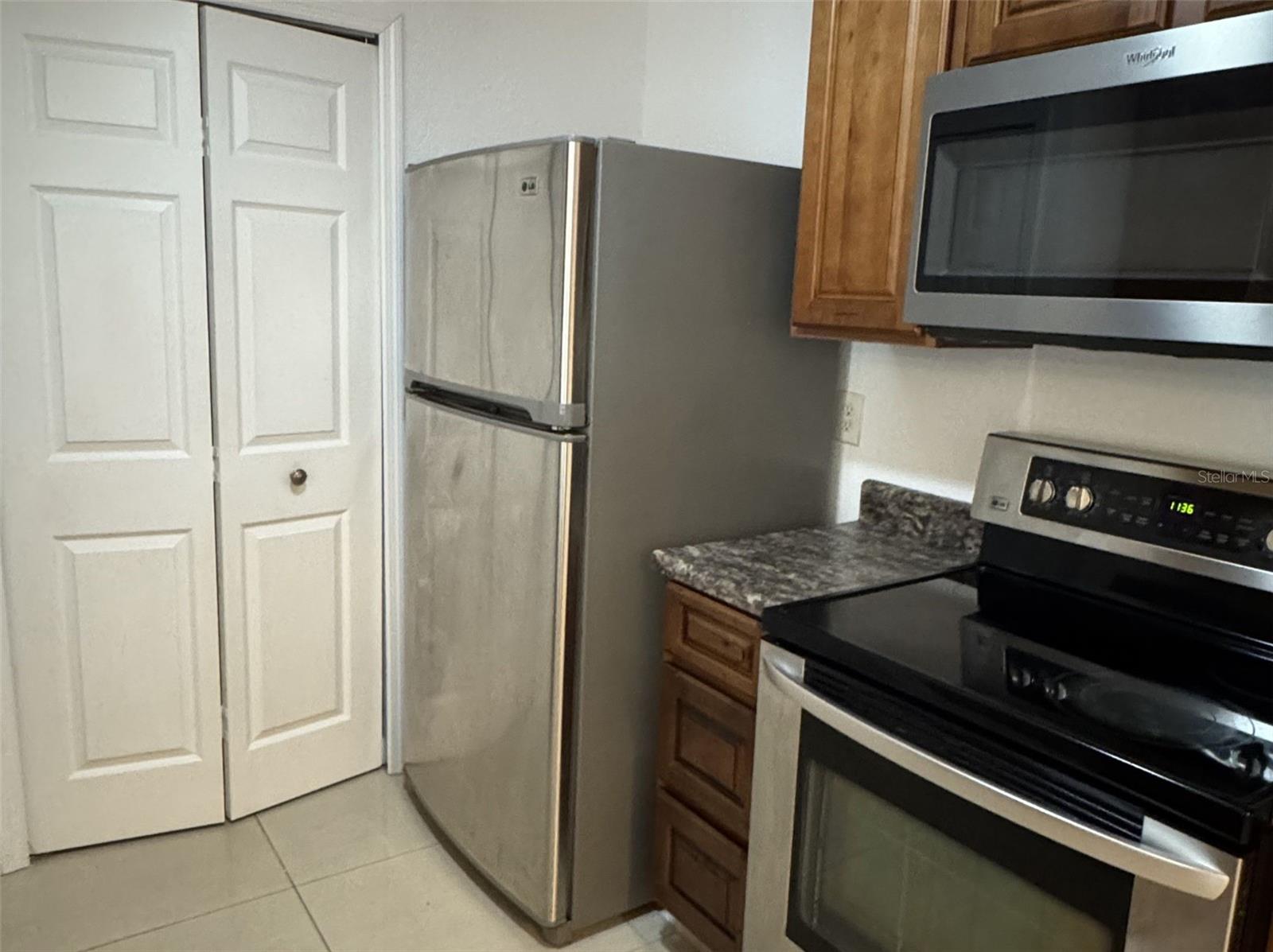 5483 VINELAND RD #10201