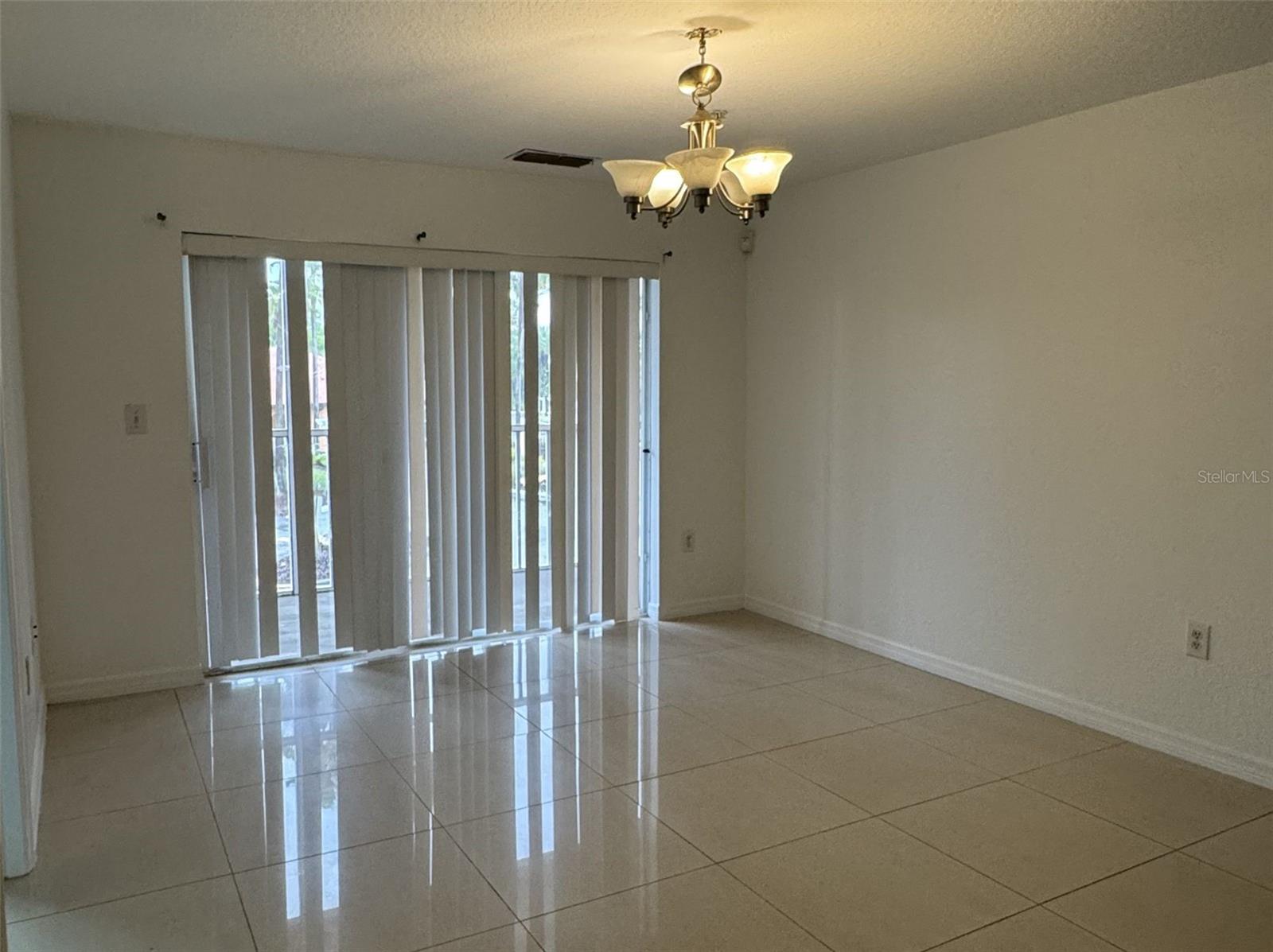 5483 VINELAND RD #10201