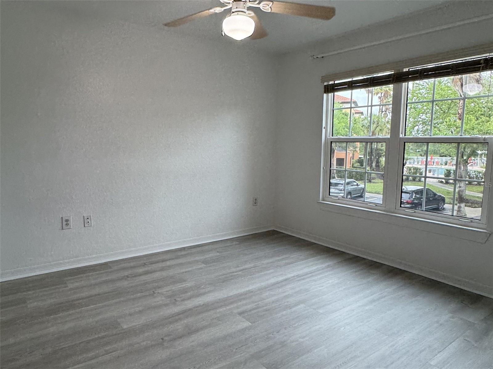 5483 VINELAND RD #10201