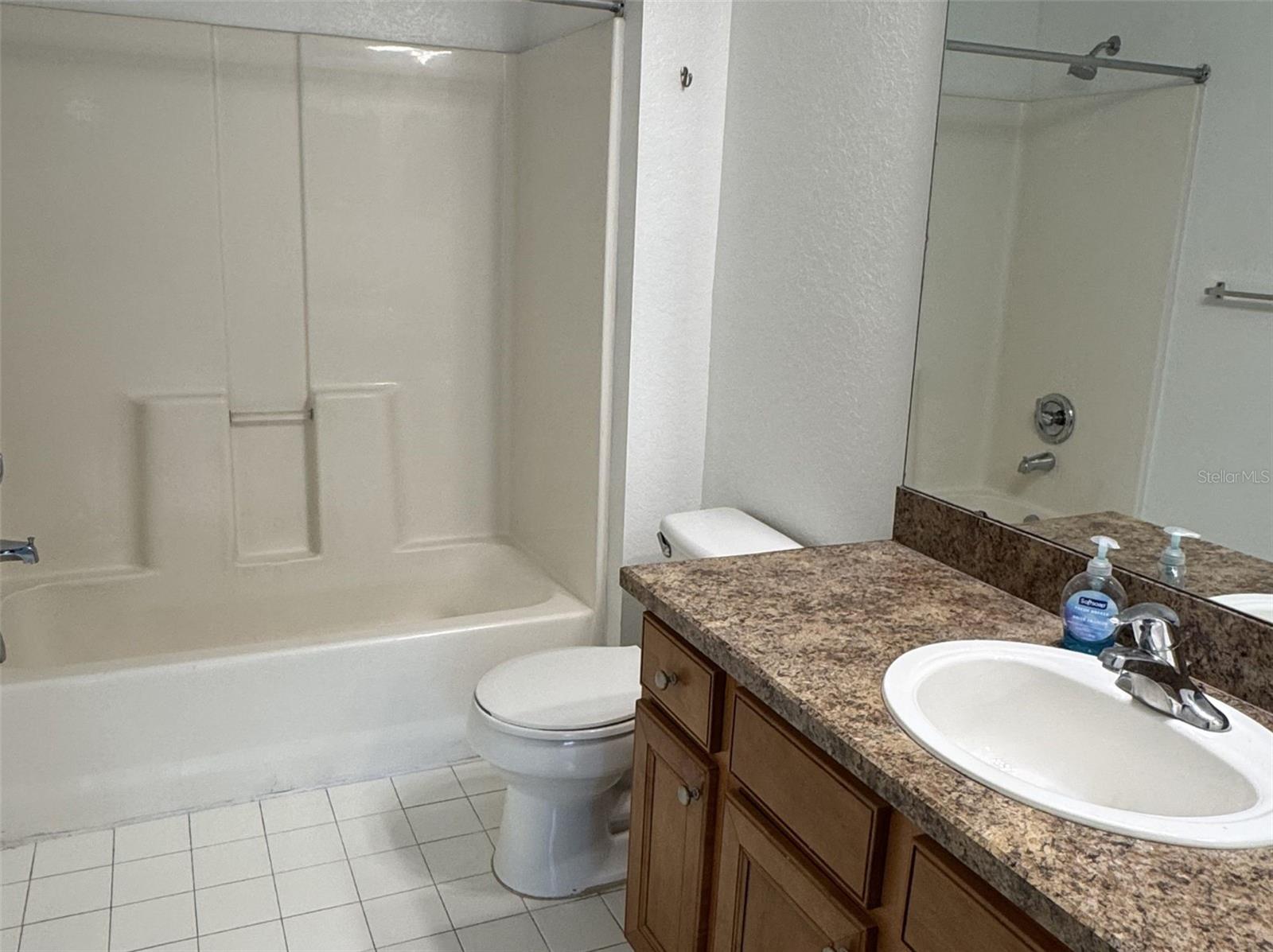 5483 VINELAND RD #10201