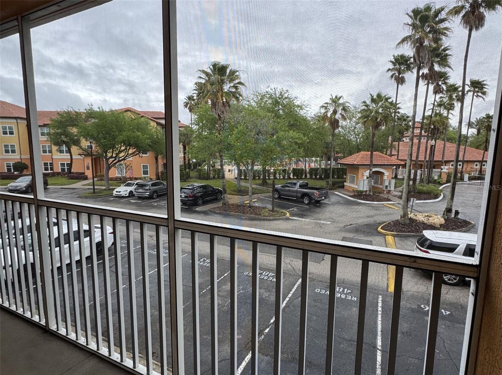 5483 VINELAND RD #10201