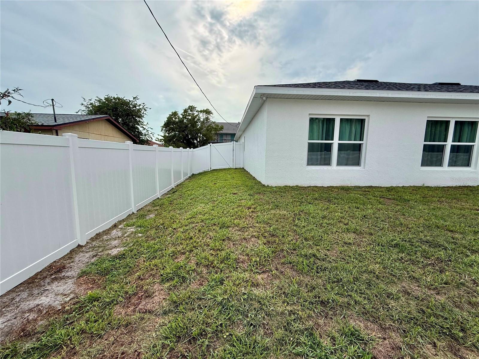5813 REGENT RD