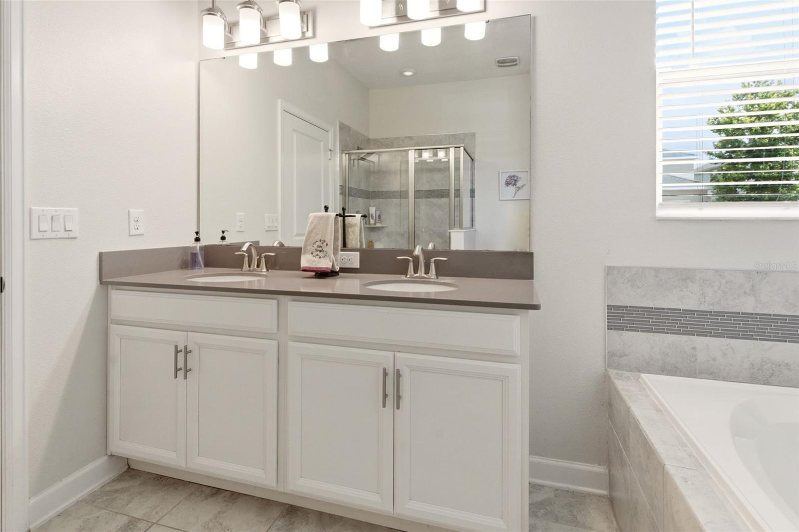 11932 HOMETOWN PL
