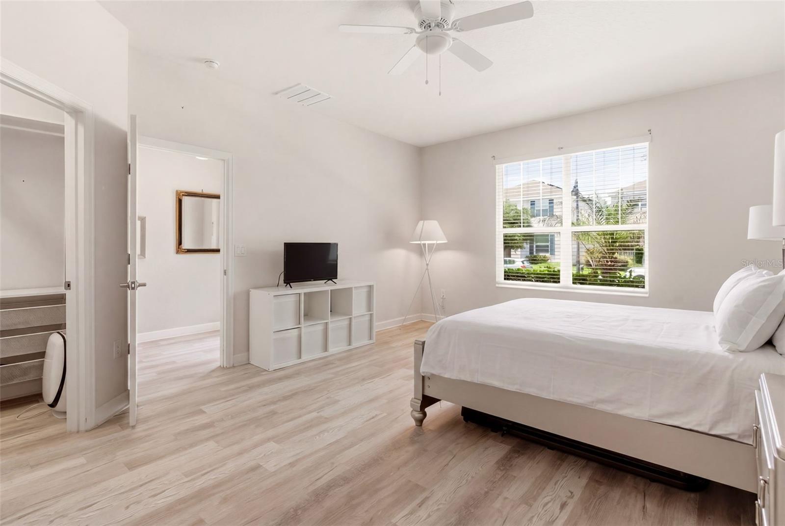 11932 HOMETOWN PL