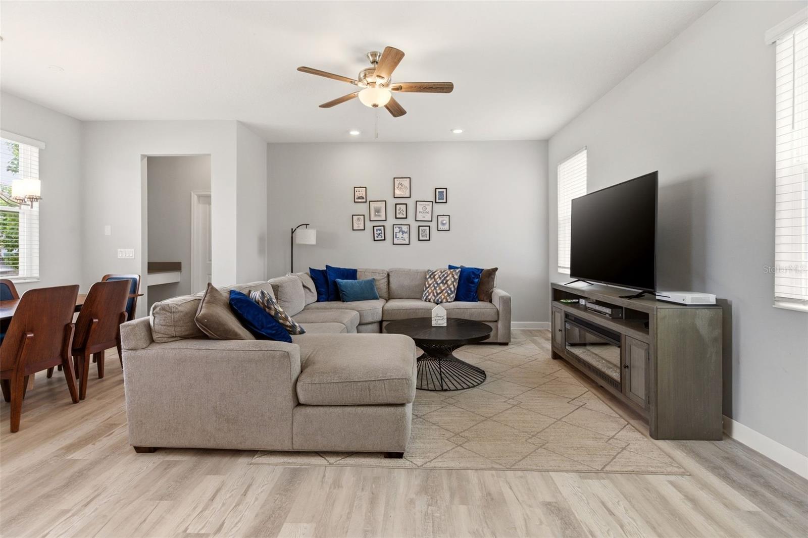 11932 HOMETOWN PL