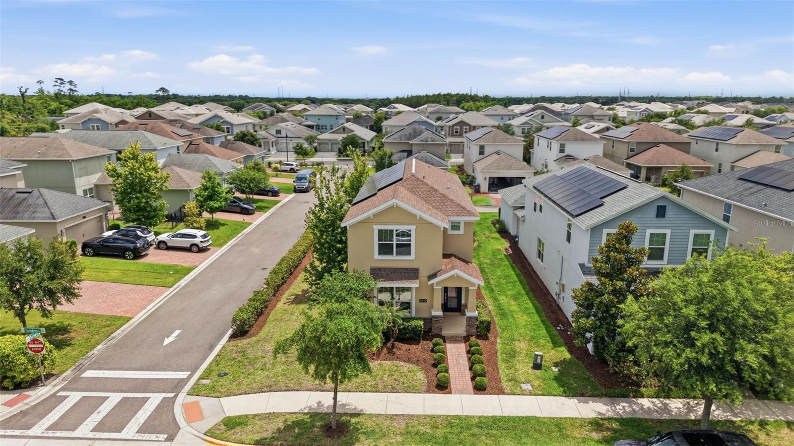 11932 HOMETOWN PL