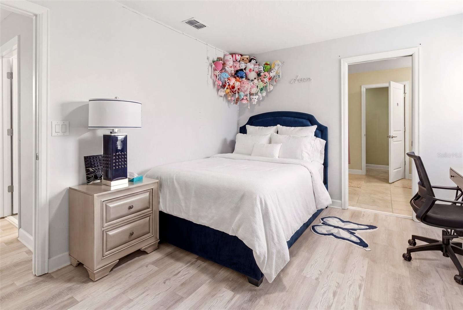 11932 HOMETOWN PL