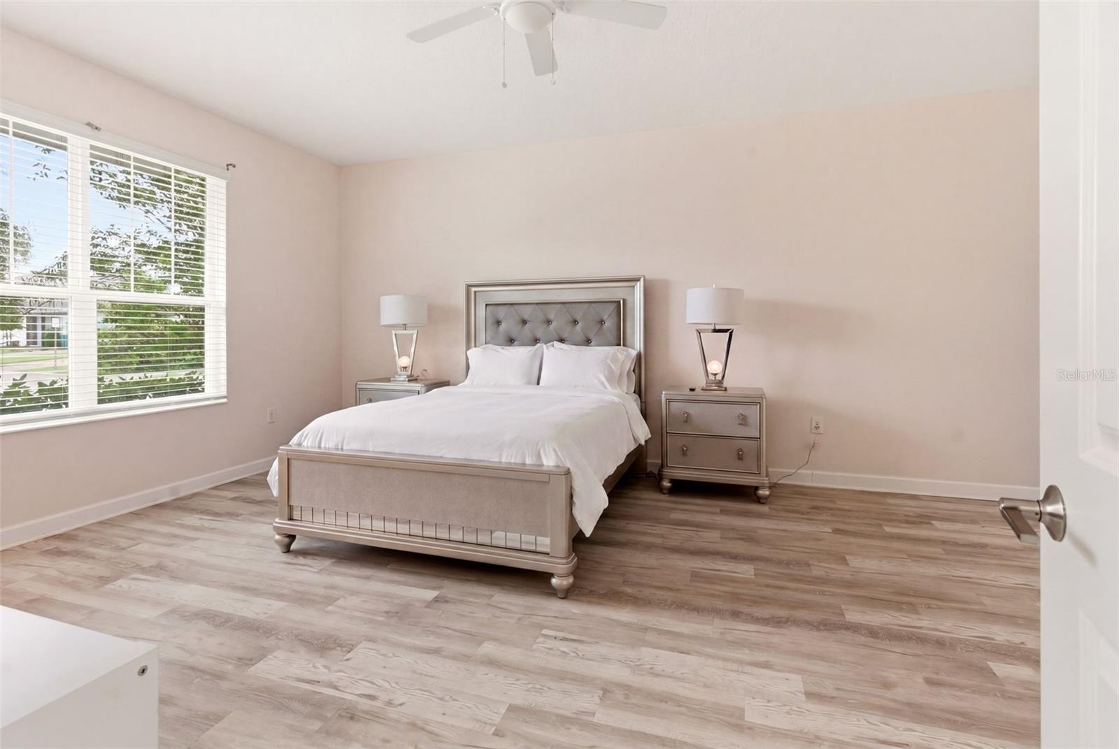 11932 HOMETOWN PL