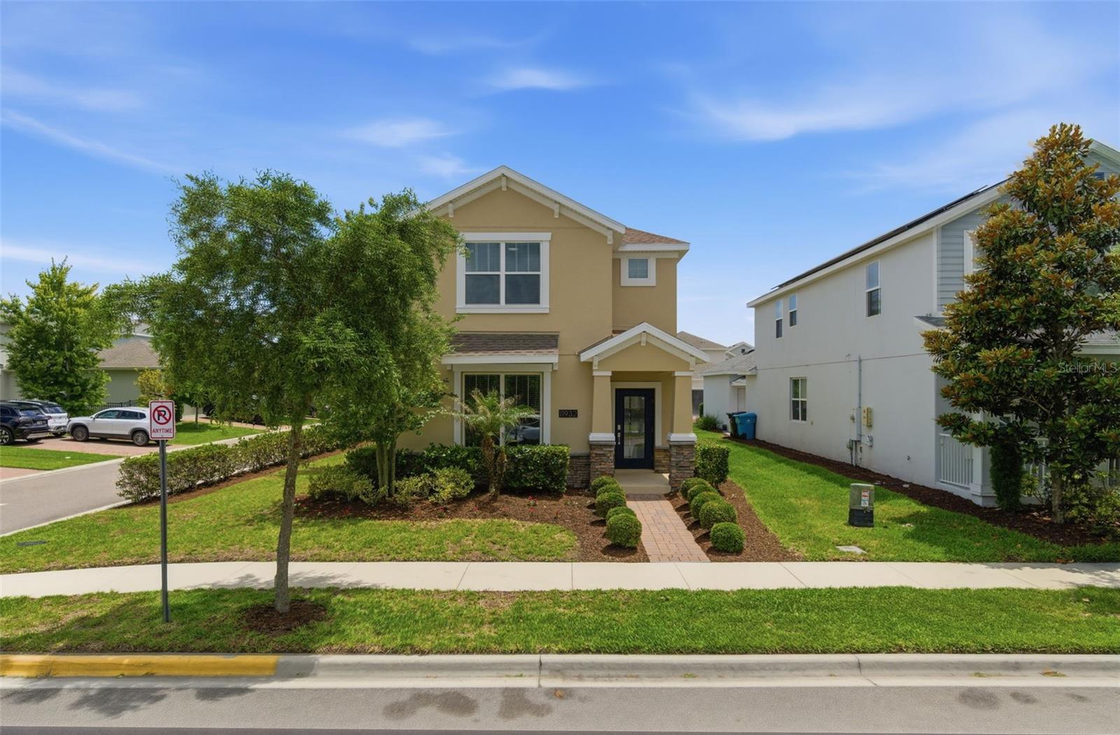 11932 HOMETOWN PL