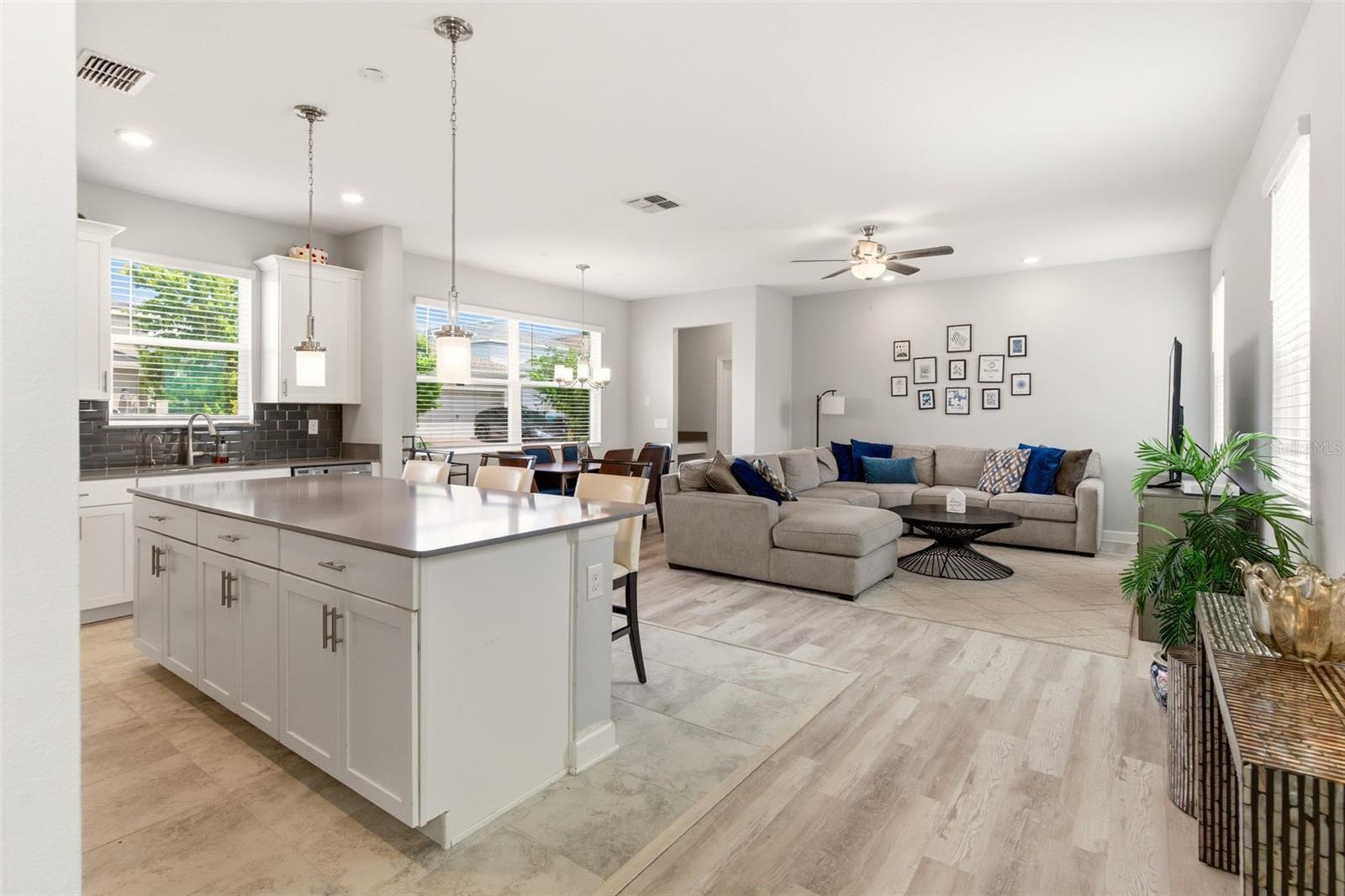 11932 HOMETOWN PL