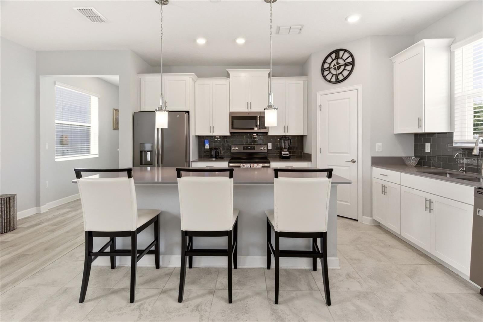 11932 HOMETOWN PL