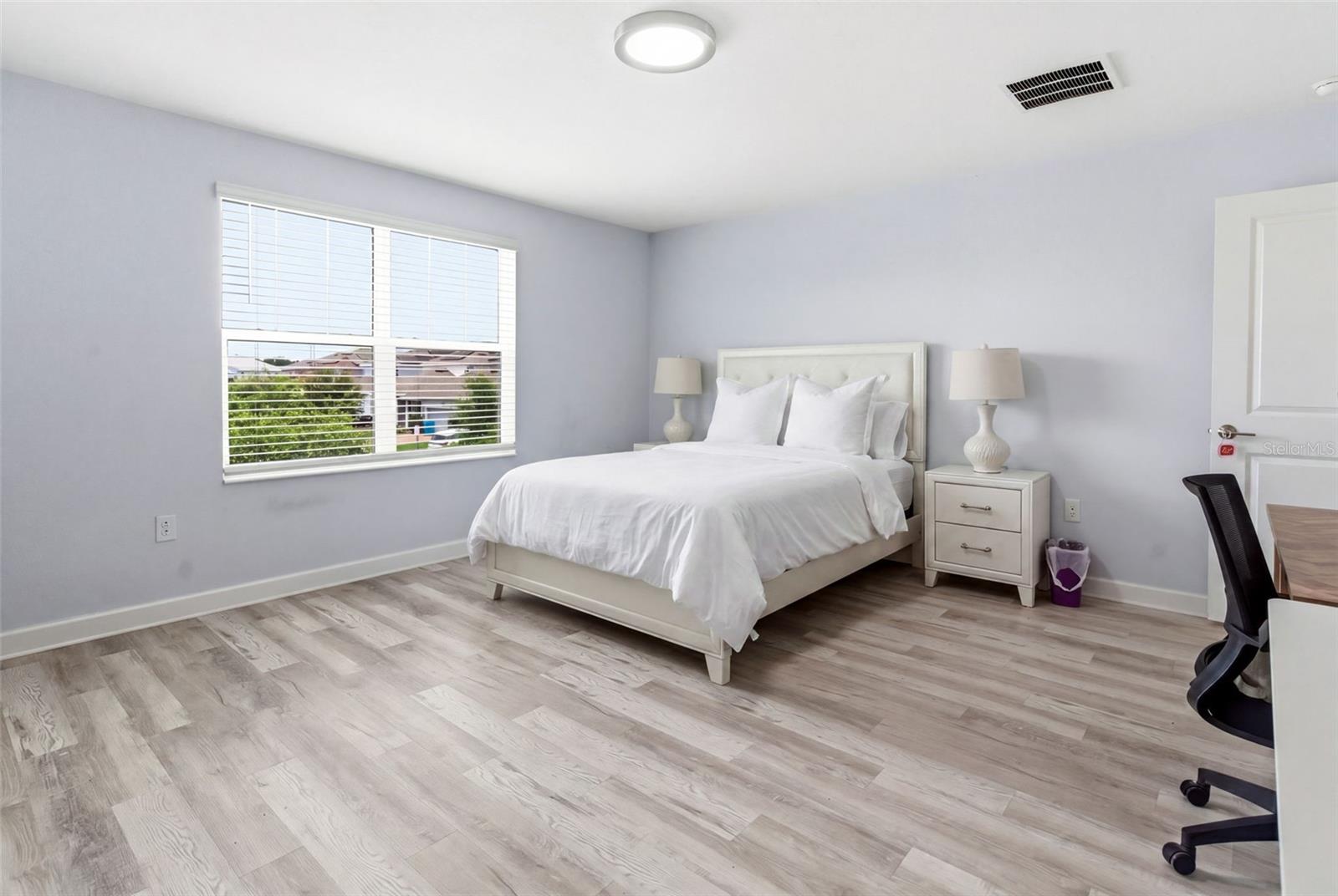11932 HOMETOWN PL