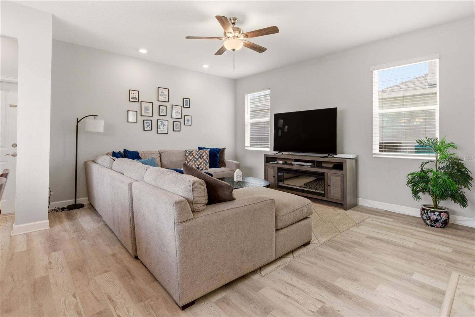 11932 HOMETOWN PL