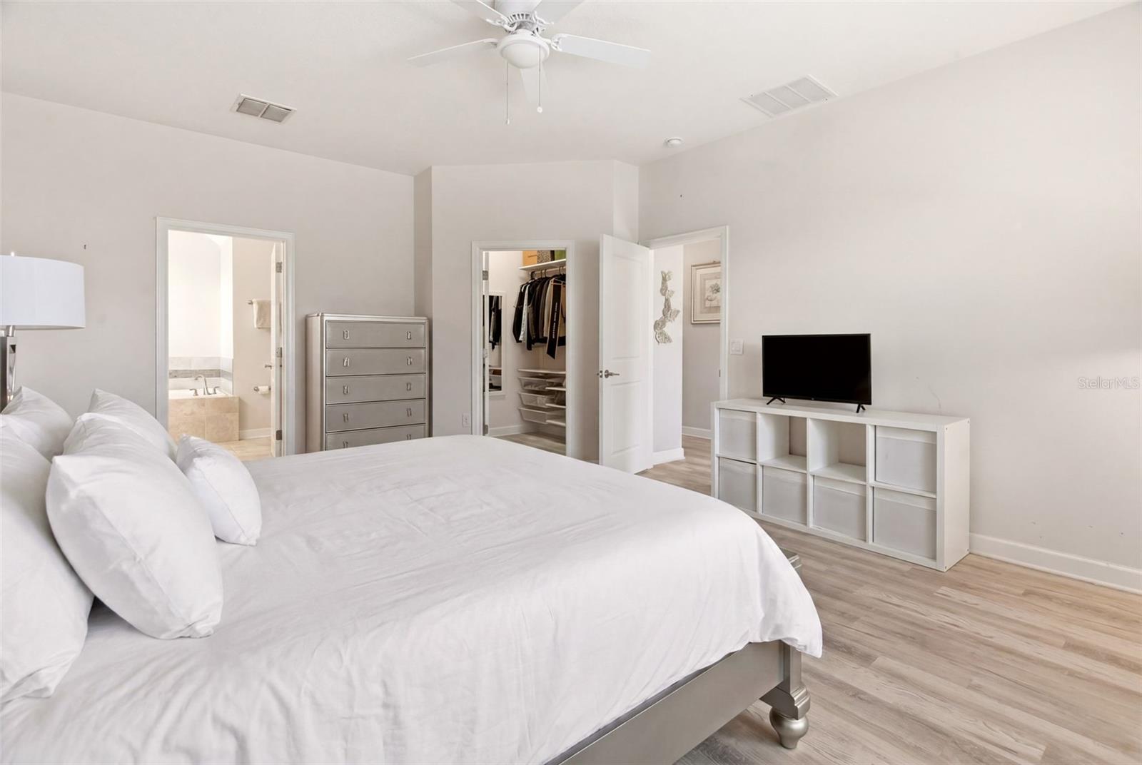 11932 HOMETOWN PL