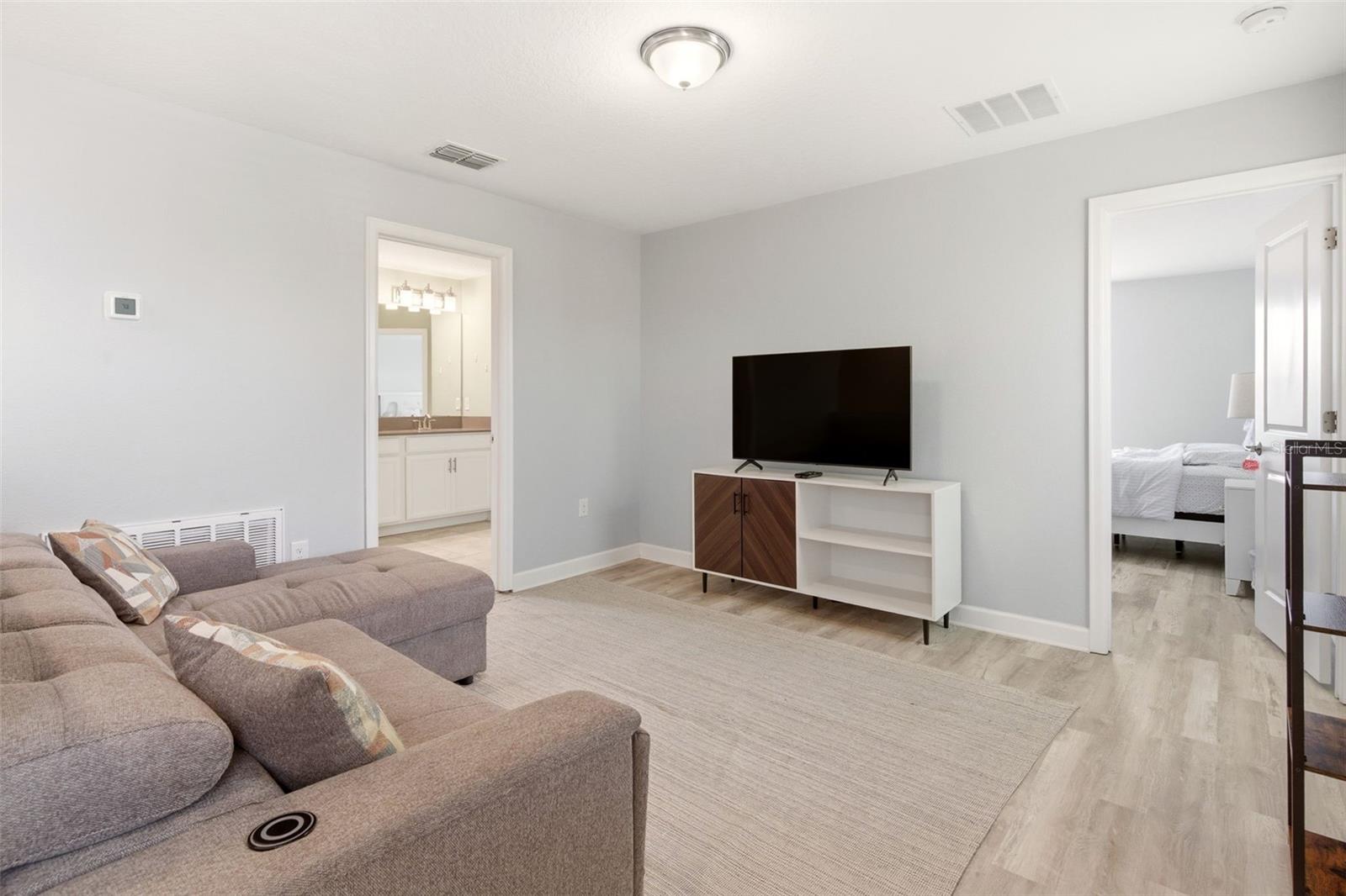 11932 HOMETOWN PL