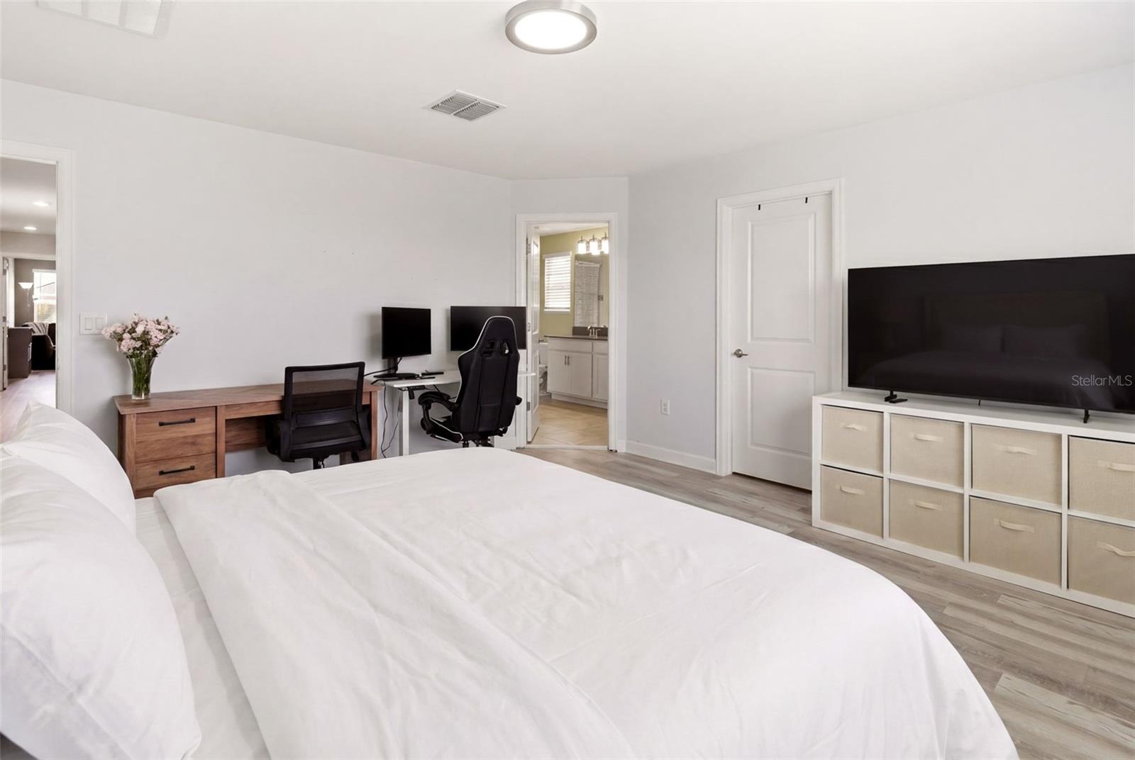 11932 HOMETOWN PL