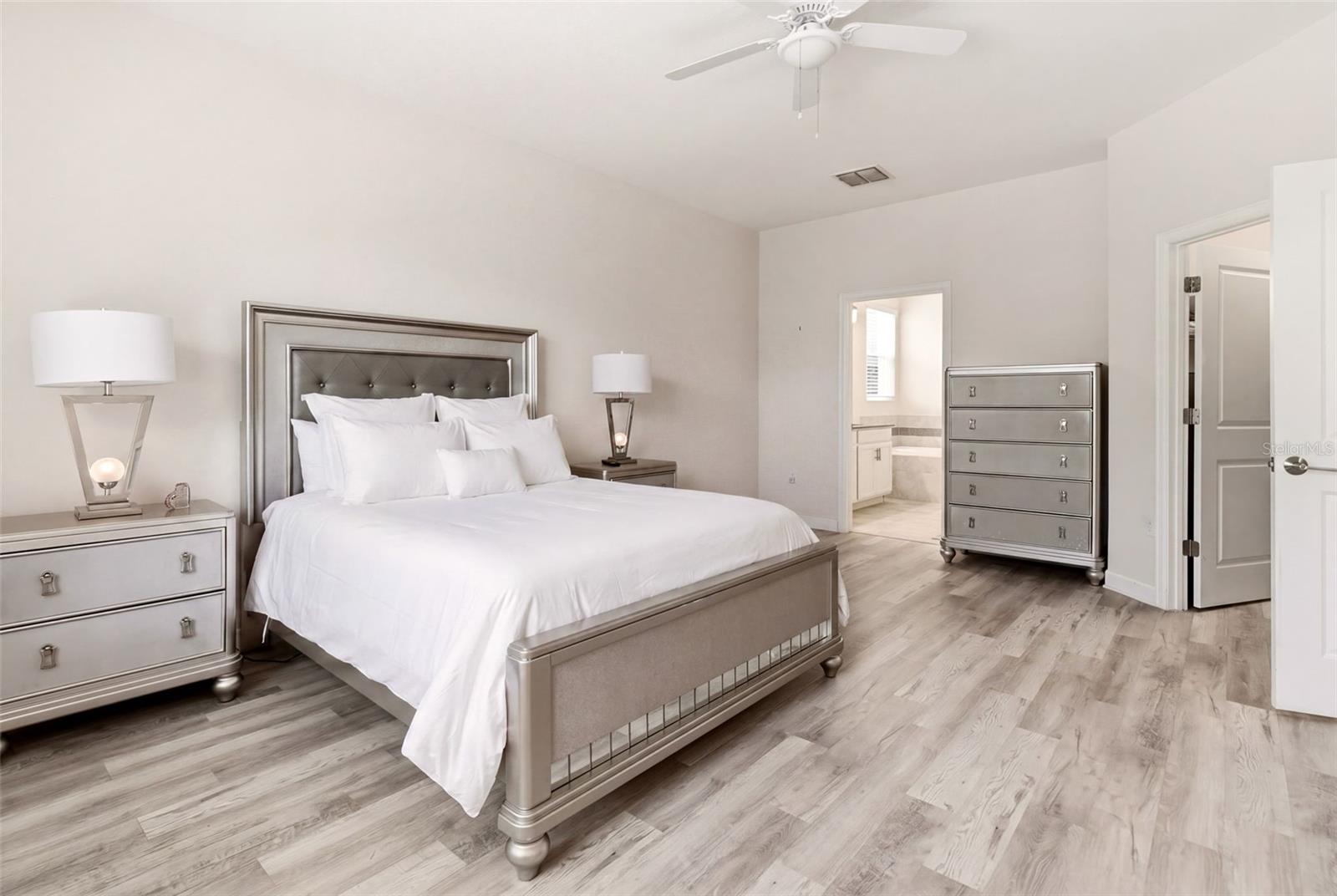 11932 HOMETOWN PL