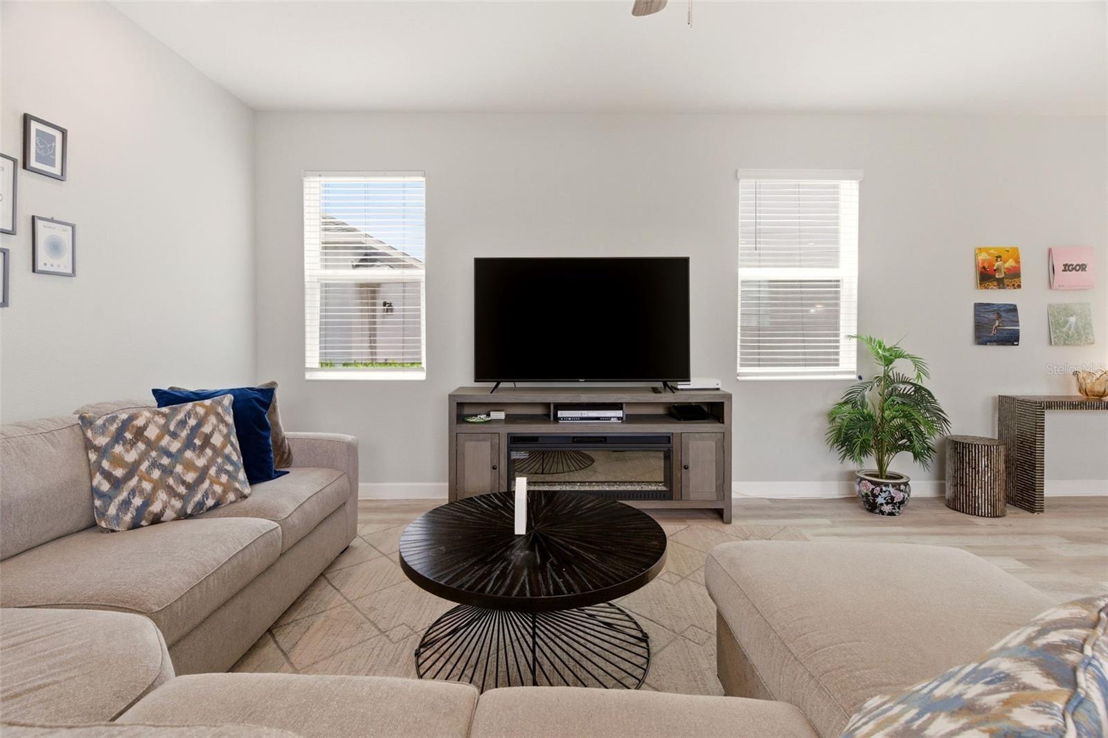 11932 HOMETOWN PL