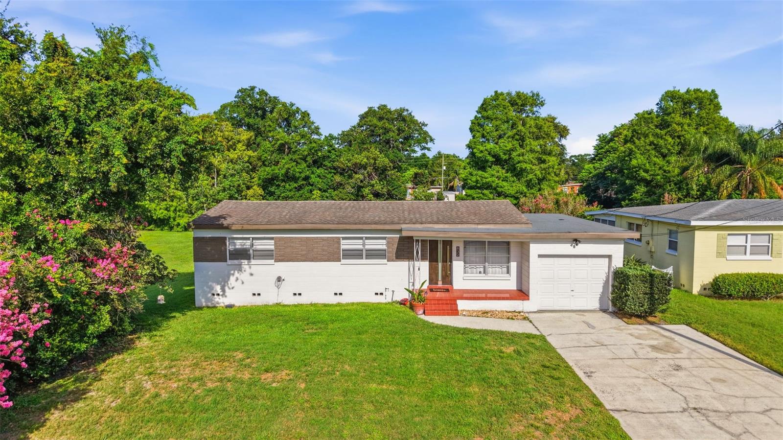 832 THALIA DR