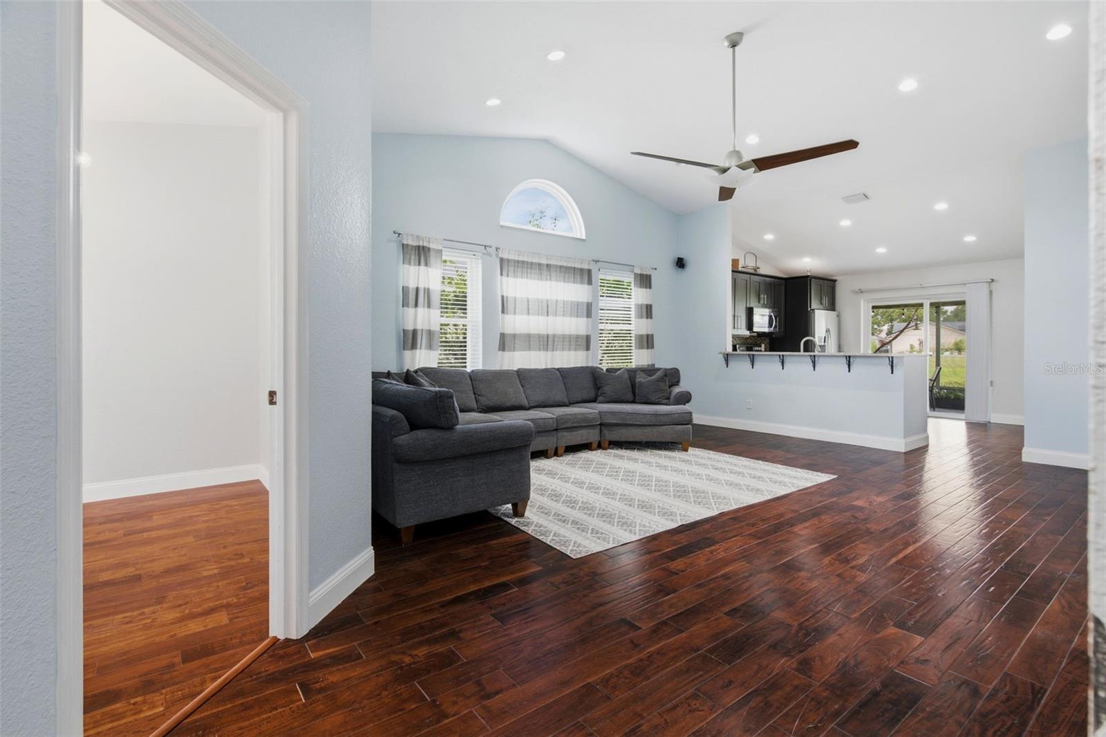 12118 DICKENSON LN
