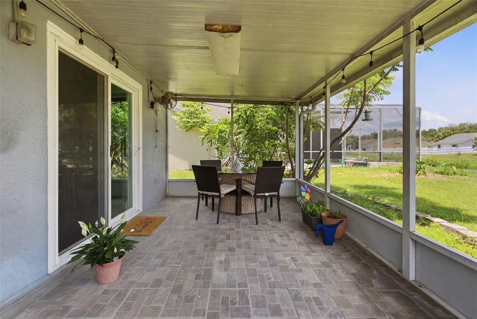 12118 DICKENSON LN