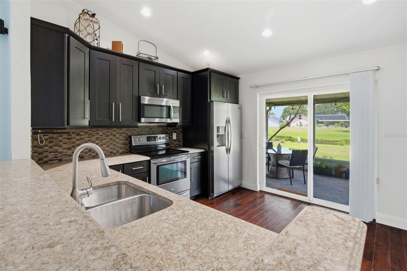 12118 DICKENSON LN