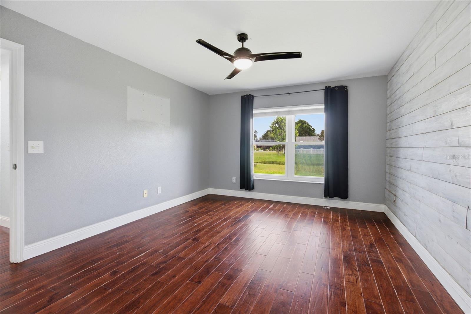 12118 DICKENSON LN