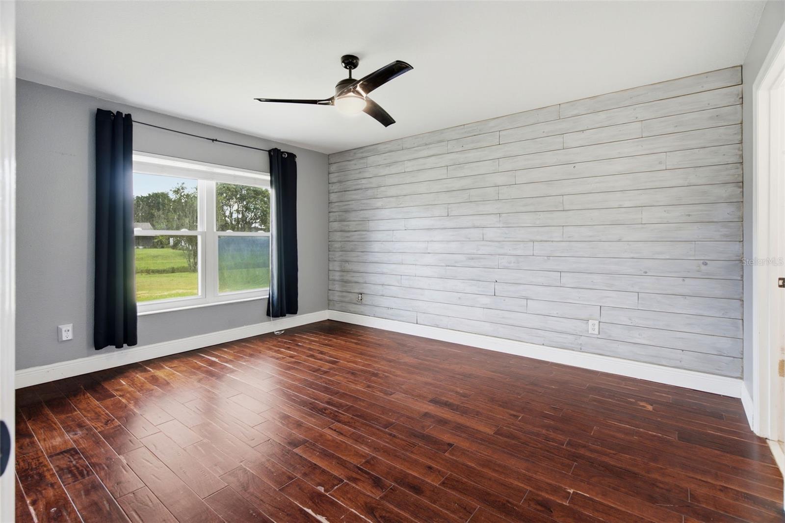 12118 DICKENSON LN