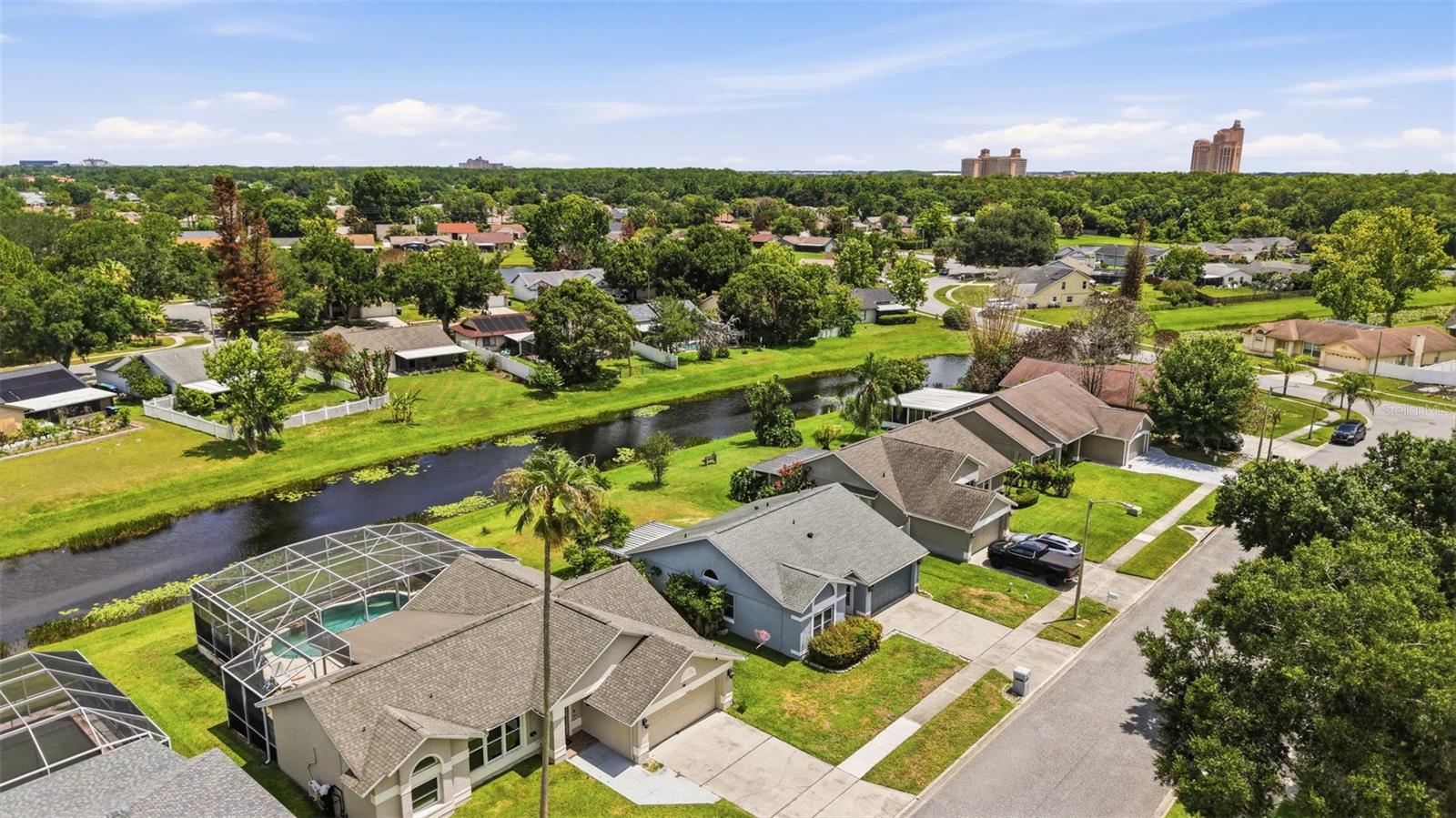 12118 DICKENSON LN