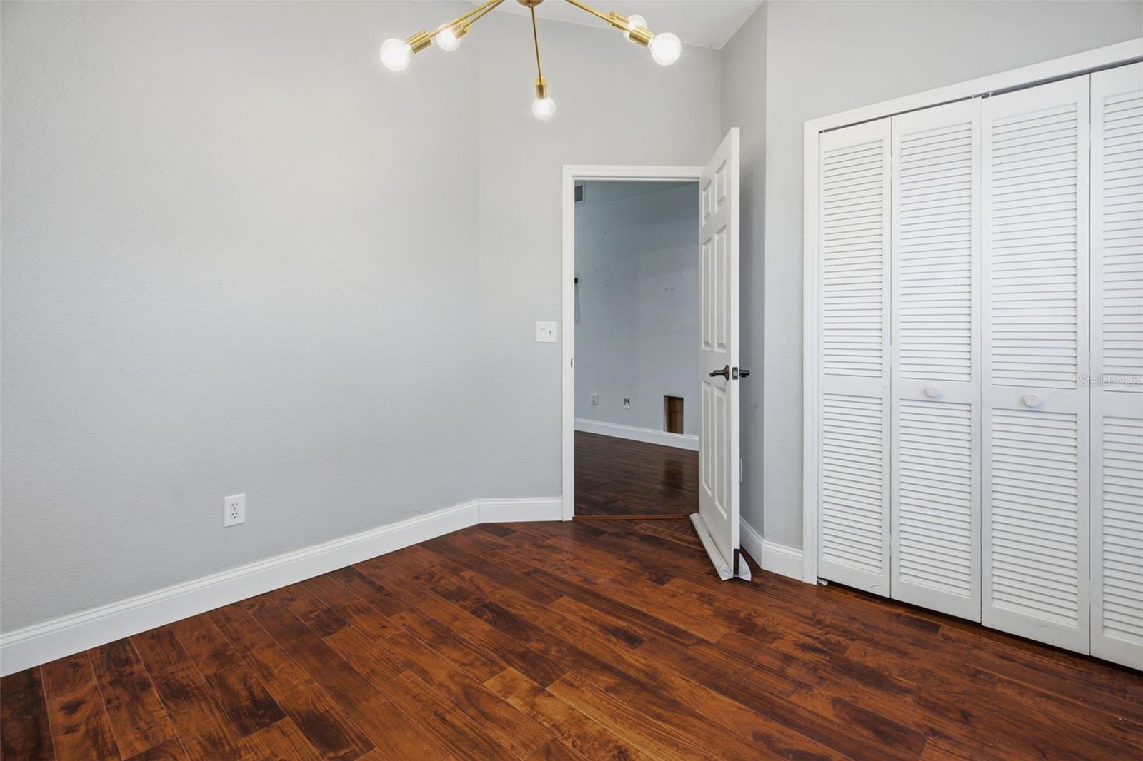 12118 DICKENSON LN