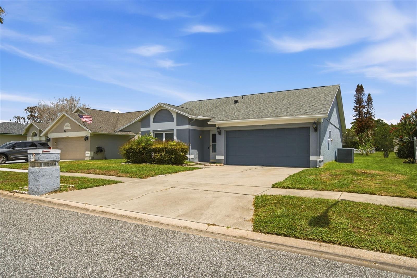 12118 DICKENSON LN