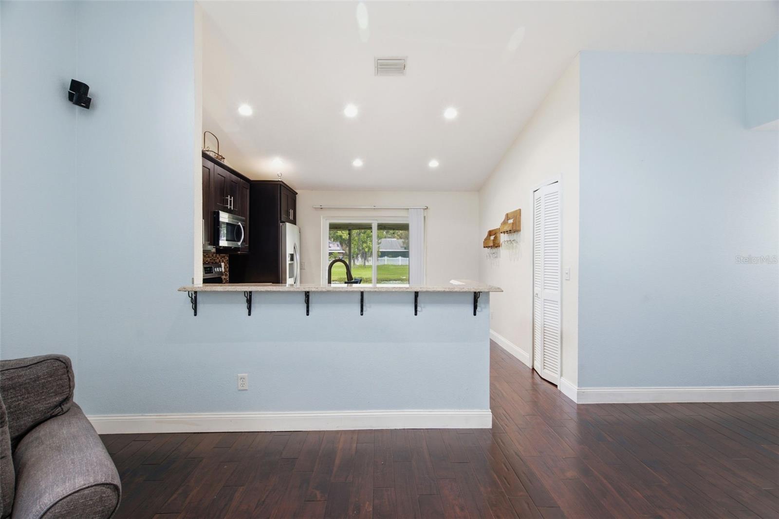 12118 DICKENSON LN