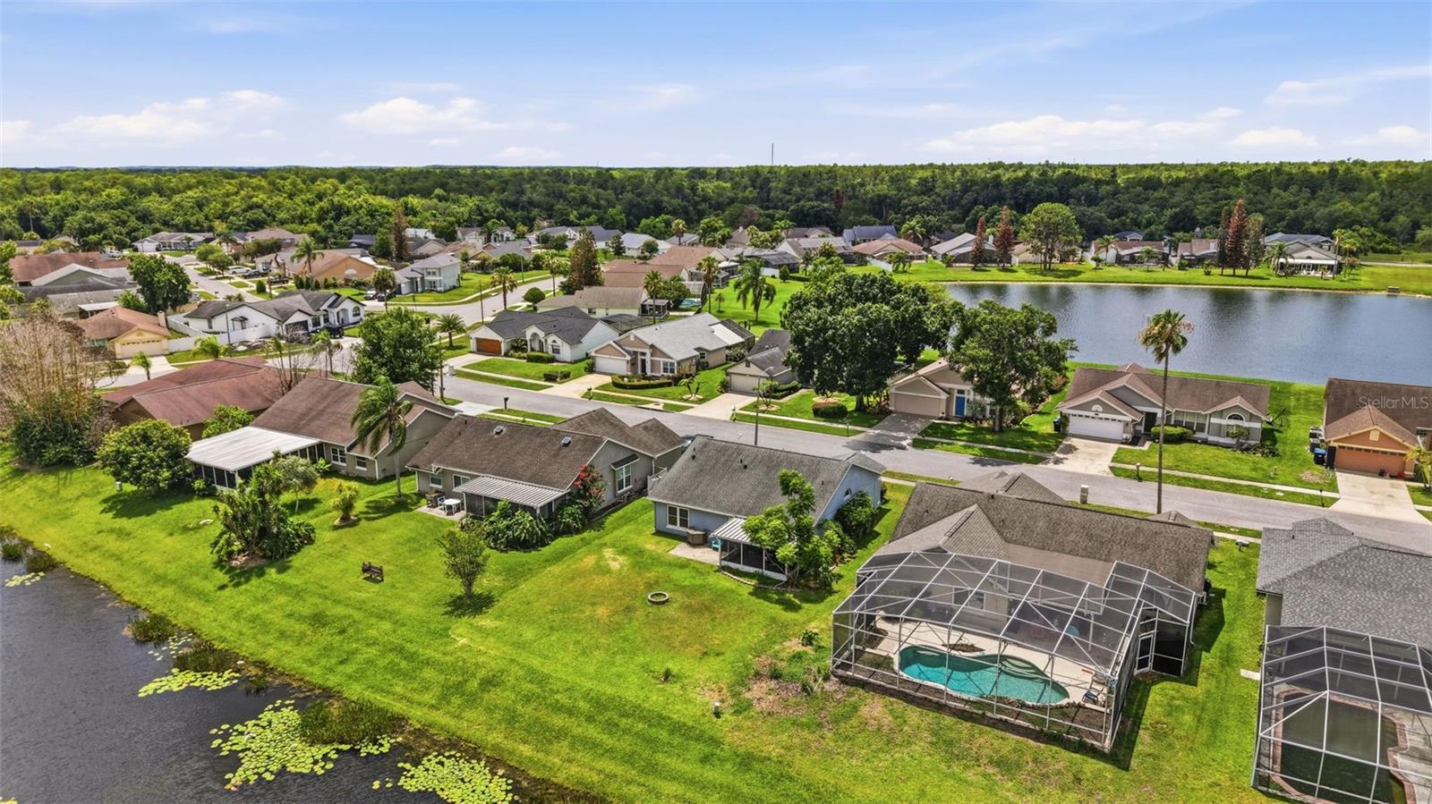 12118 DICKENSON LN