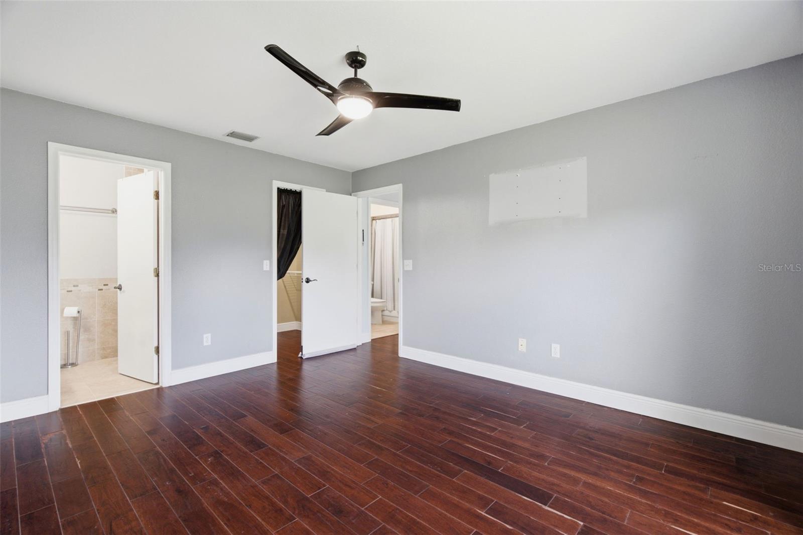 12118 DICKENSON LN