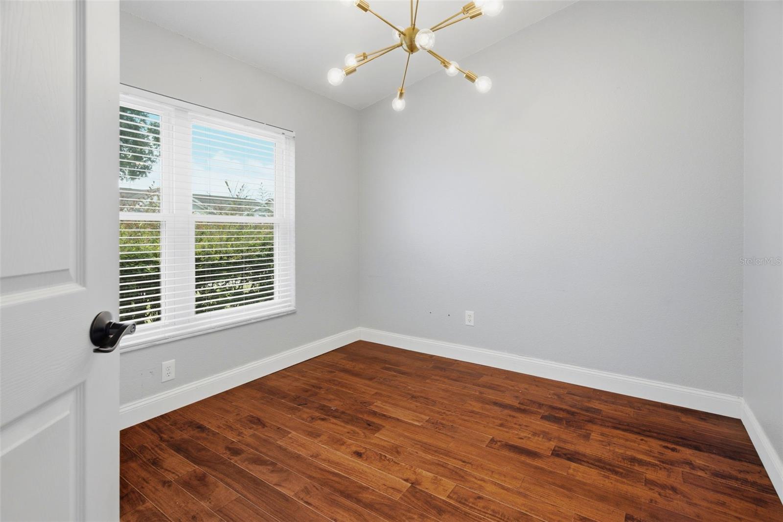 12118 DICKENSON LN