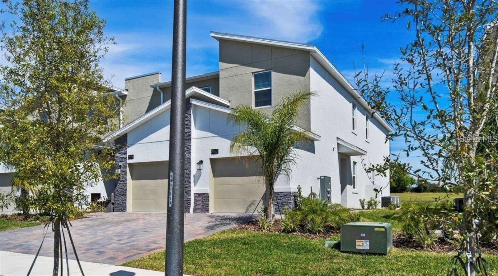 857 OCEAN COURSE AVE