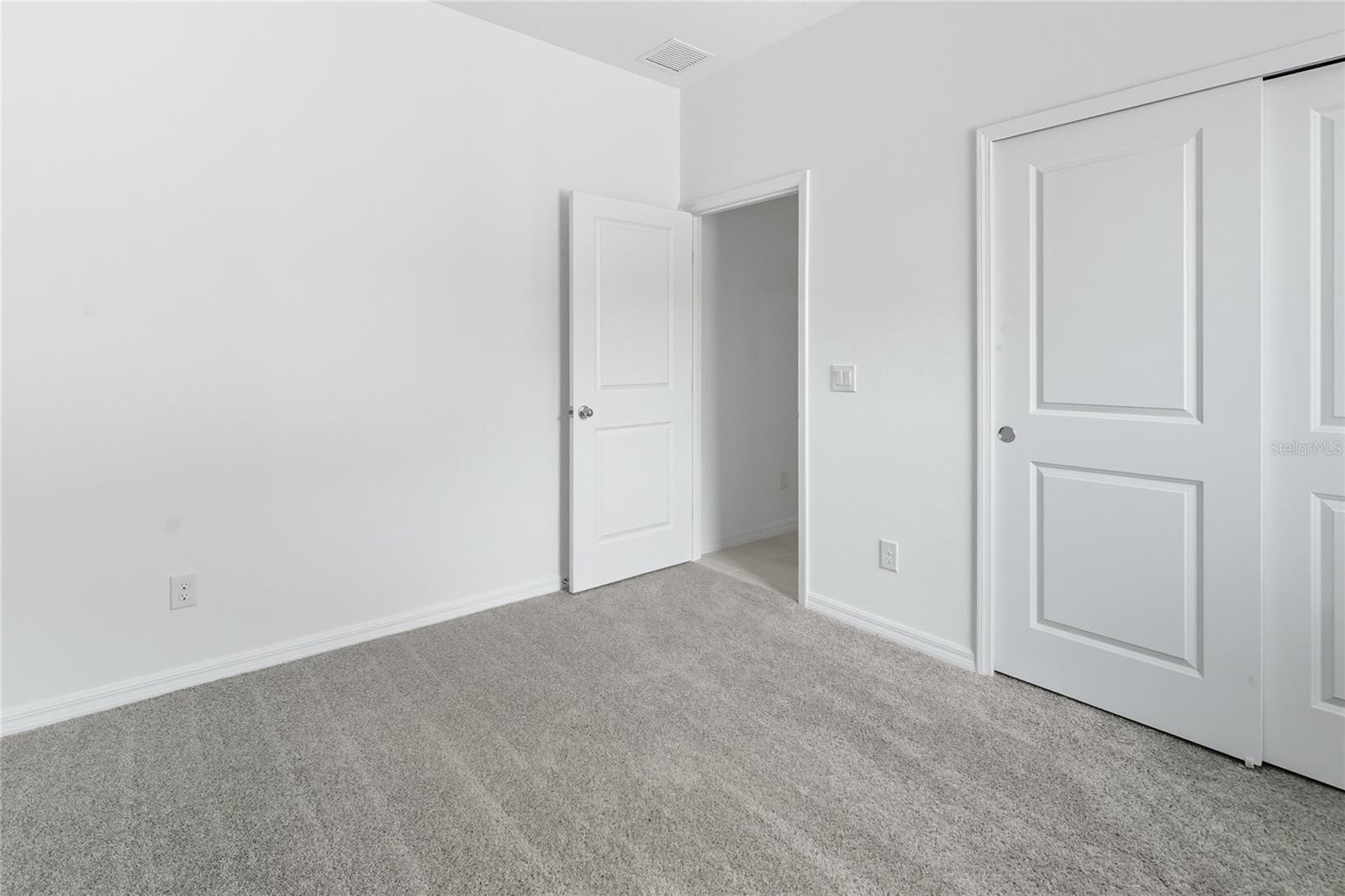 817 S LOCUST AVE