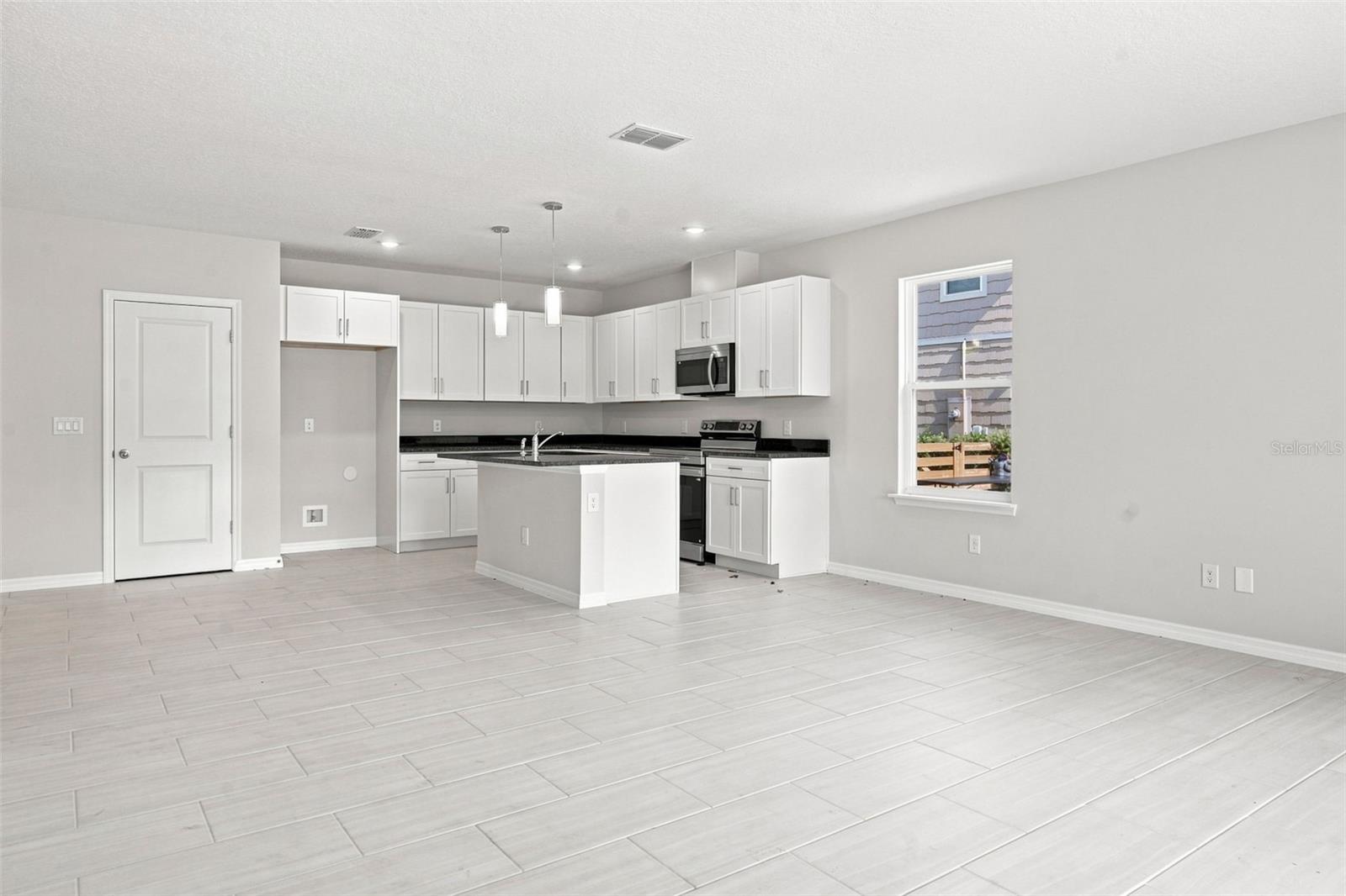 809 S LOCUST AVE