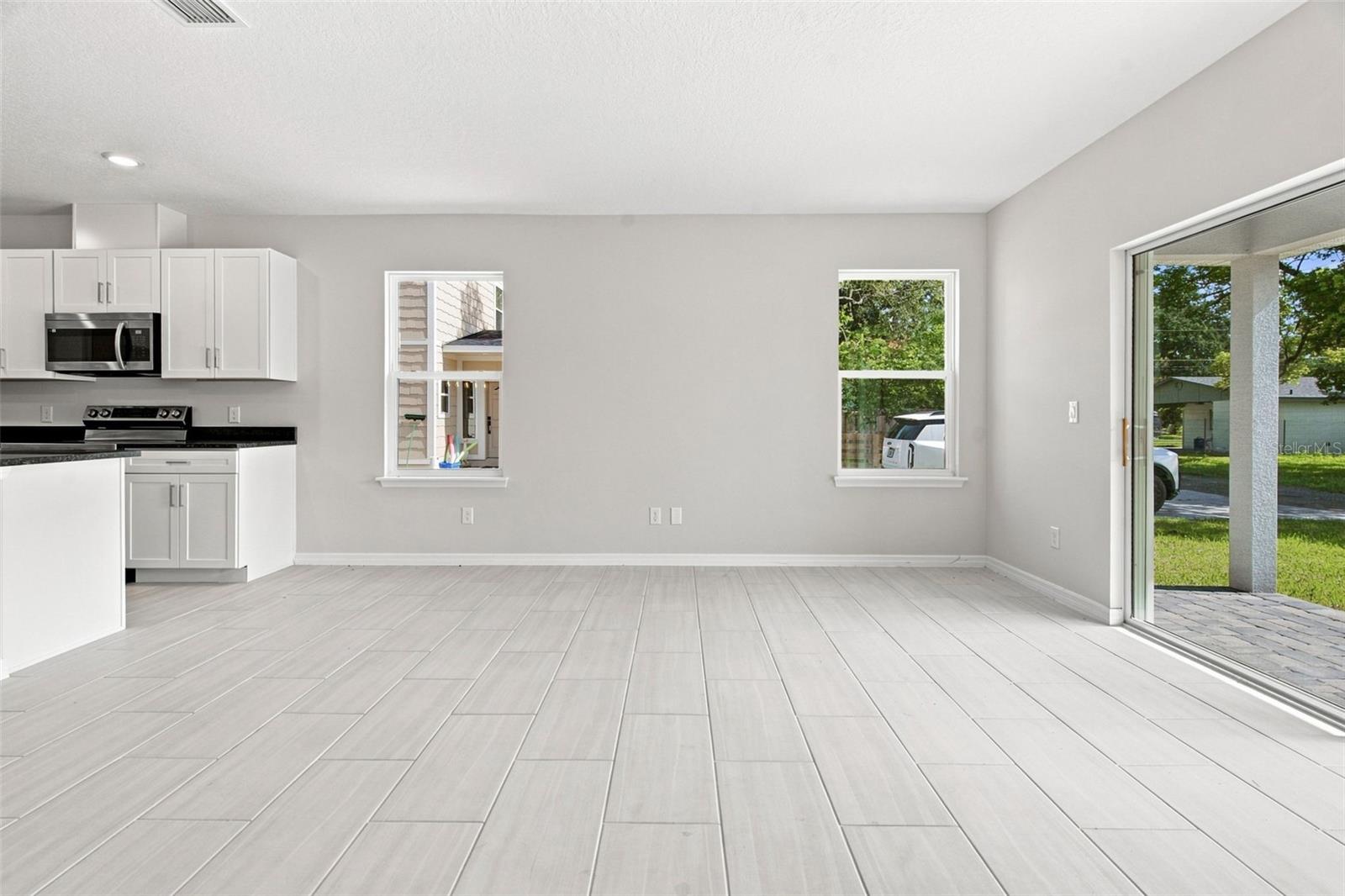 809 S LOCUST AVE
