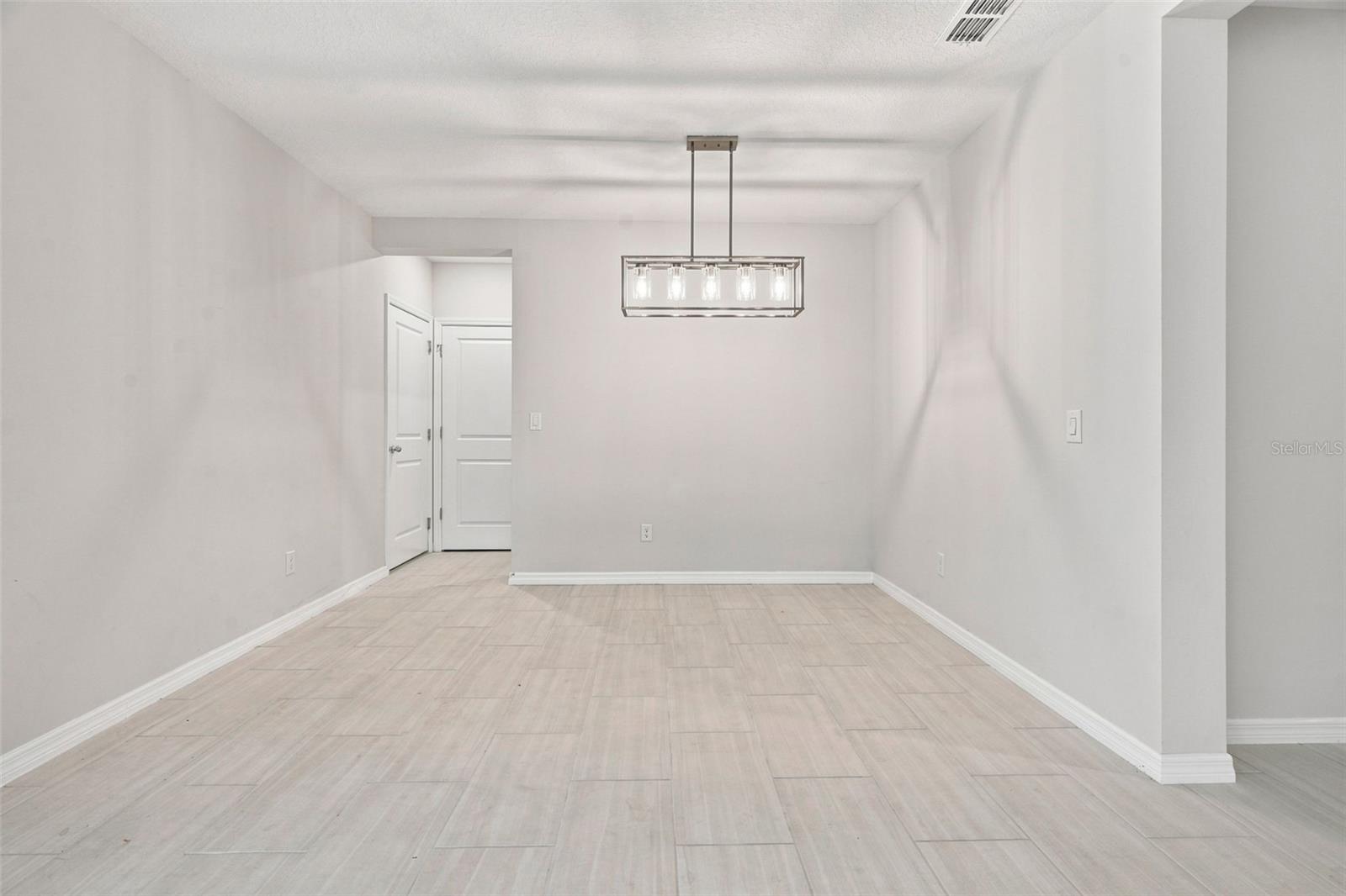 809 S LOCUST AVE